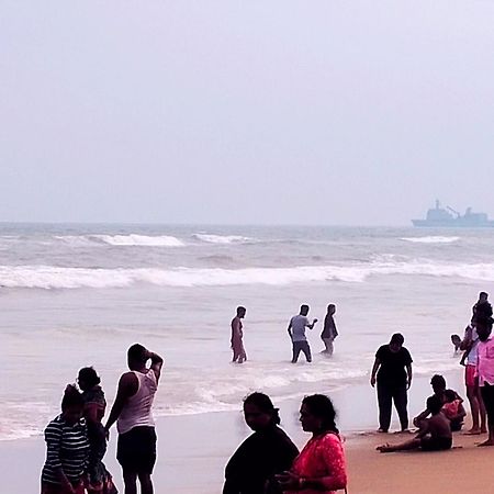 Ln Beach Homestay Puri Exterior photo