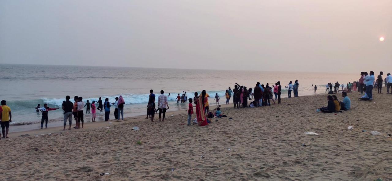 Ln Beach Homestay Puri Exterior photo