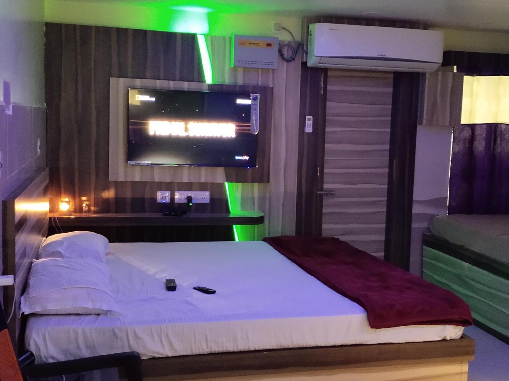 Ln Beach Homestay Puri Exterior photo